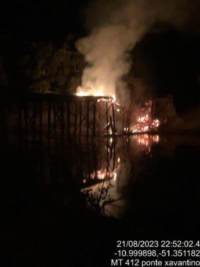 ATO CRIMINOSO: Ponte sobre Rio Xavantino entre Luciara e Porto Alegre do Norte-MT é incendiada