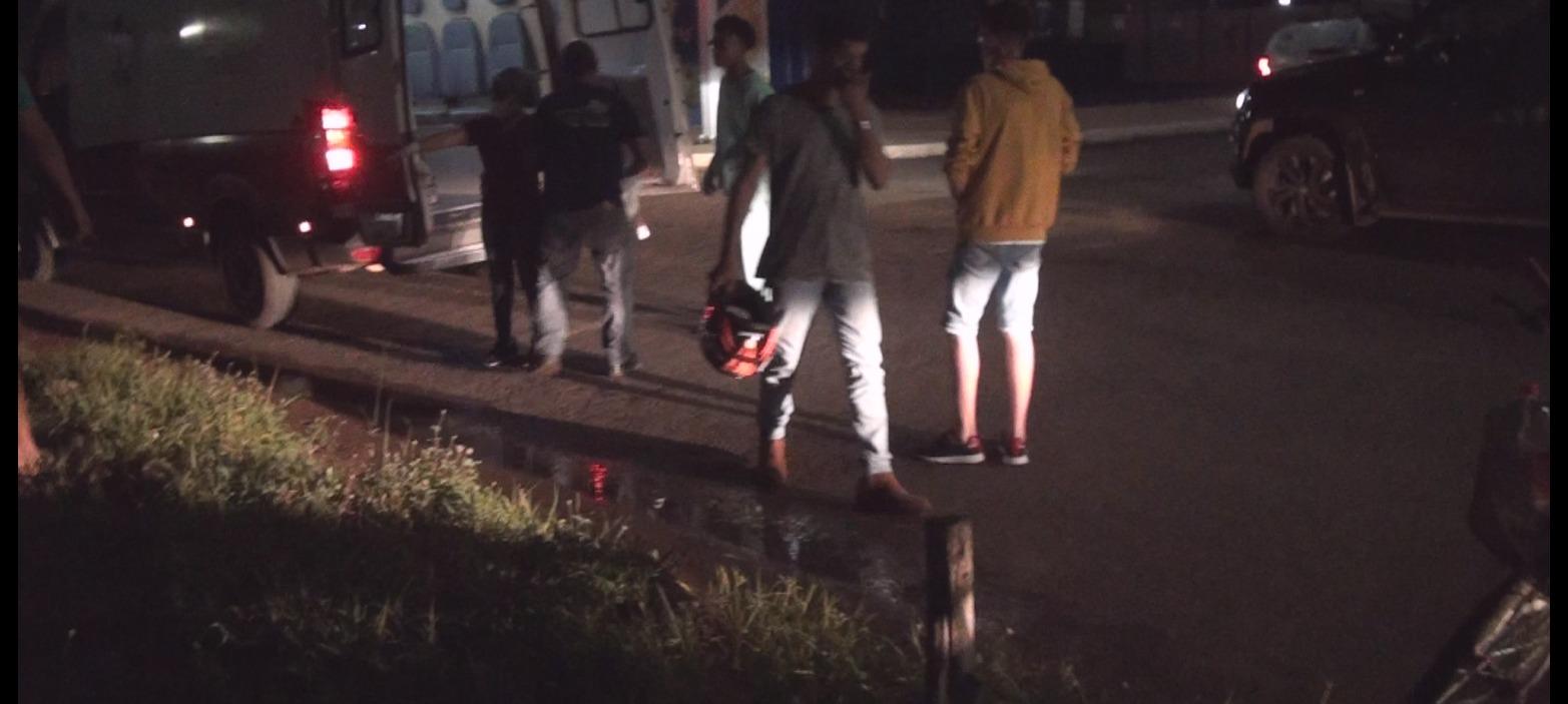 Jovem cai em vala de motocicleta no Parque das torres.