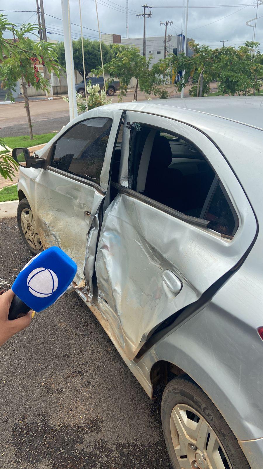 Grave acidente na Rua padre roque com a Av Cuiabá, entre um carro e uma motocicleta.