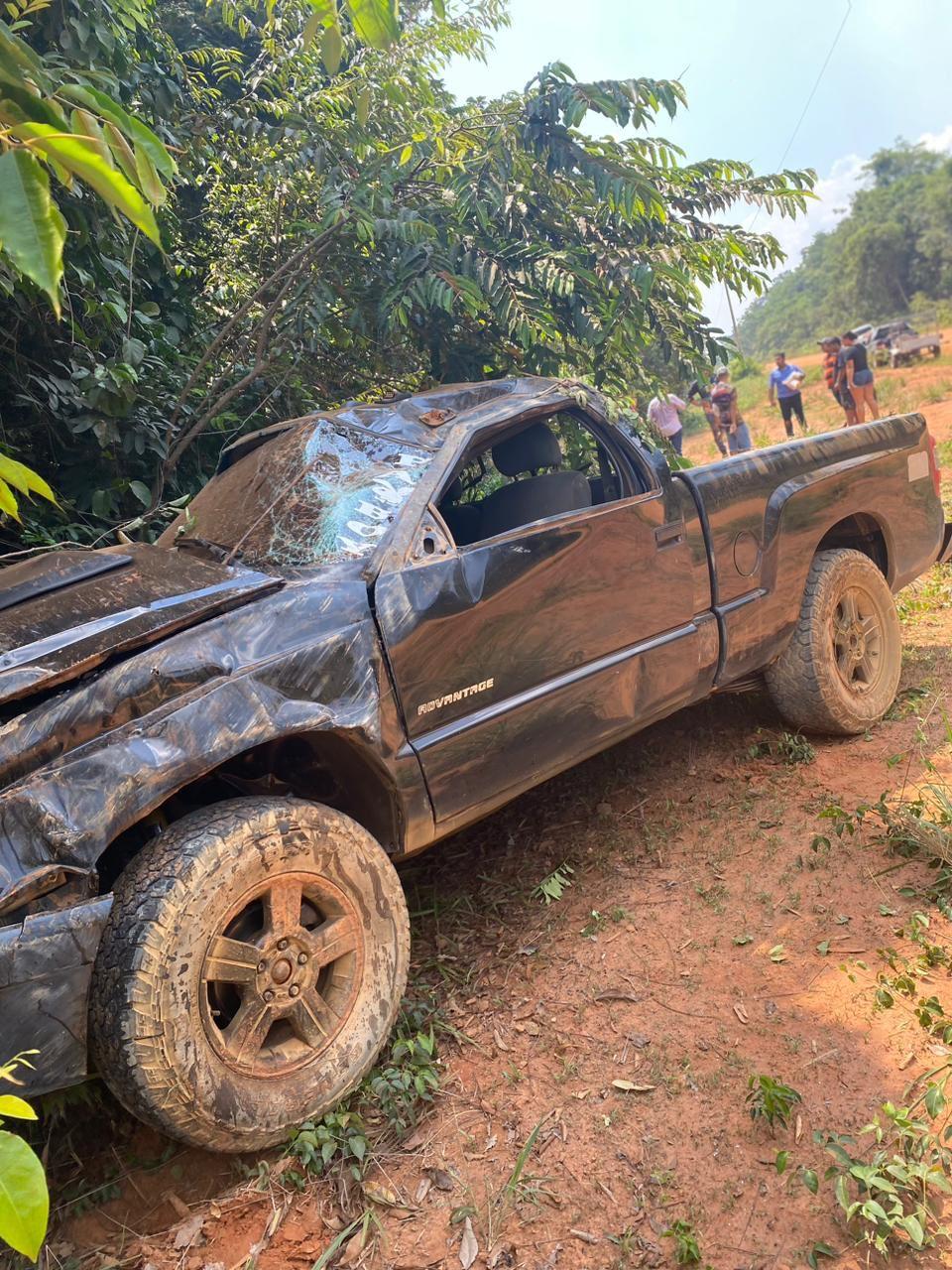 Homem morre em acidente de carro neste sábado