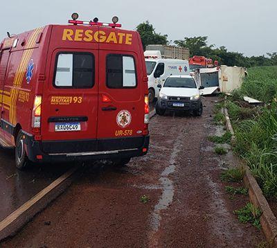 Ambulância de Santa Terezinha capota na BR-158; cinco ficaram feridos