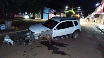 GRAVE ACIDENTE: ​Motorista bêbado é preso pela PM após destruir carro em colisão com poste em avenida de Confresa (MT)