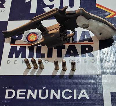 Mulher é presa pela PM por porte ilegal de arma de fogo em Novo Santo Antônio