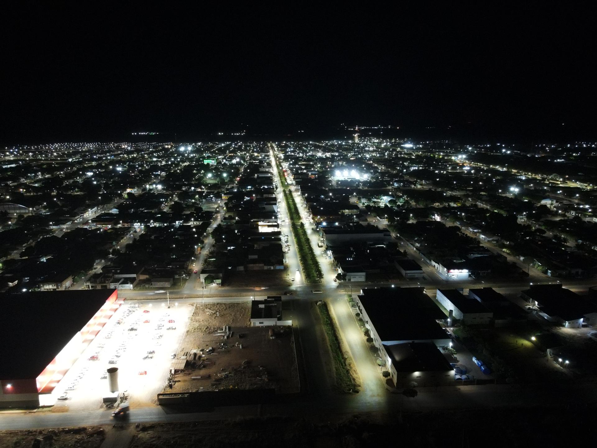 Prefeito Fernando Gorgen leva iluminação em LED a toda a cidade de Querência-MT