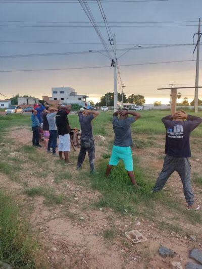 NA CAPITAL: 11 pessoas são presas flagradas construindo cozinha comunitária em área invadida