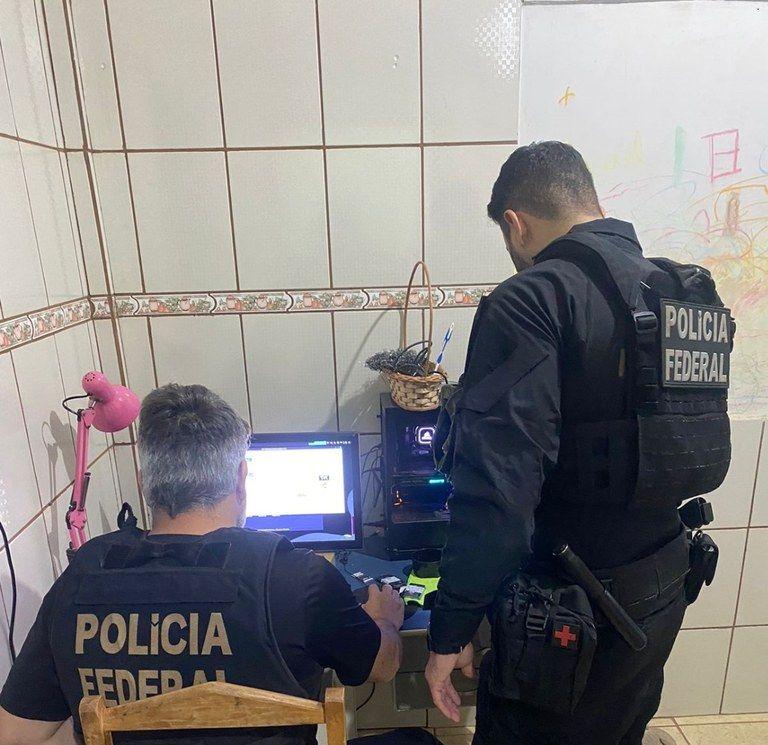 Pedófilo acusado de compartilhar mais de 8 mil imagens de crianças estupradas é alvo da PF em Cuiabá