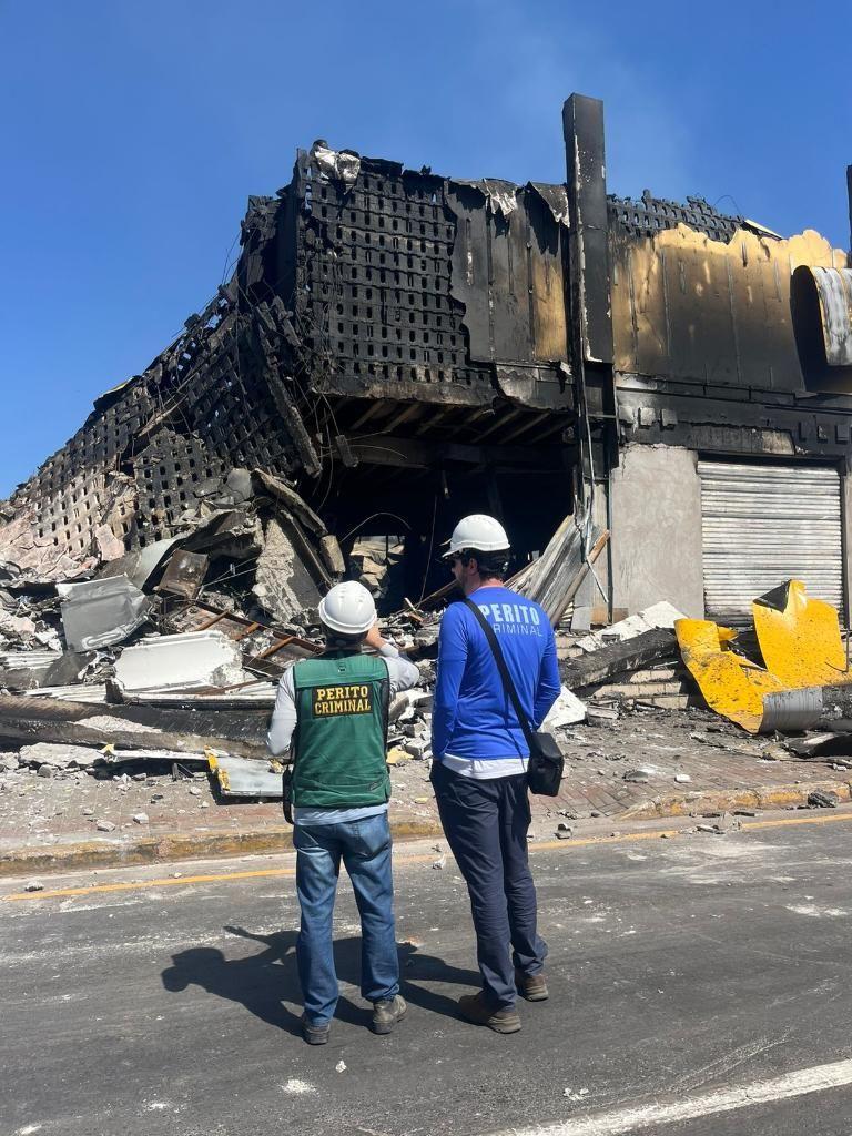 Polícia reforça segurança para evitar roubos em shopping destruído por incêndio em Cuiabá