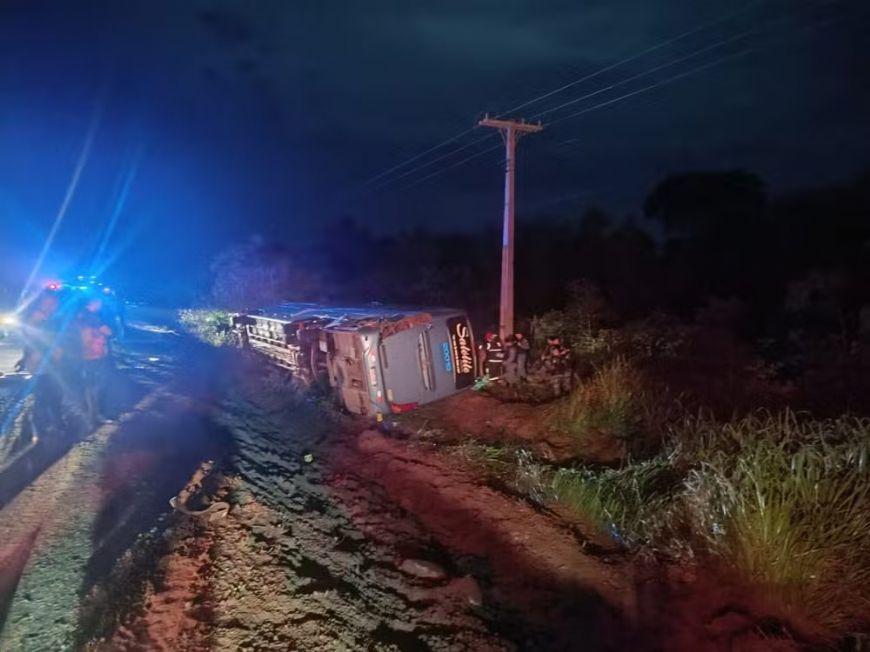 Acidente entre caminhão e ônibus que vinha de Cuiabá com destino a Querência deixa duas crianças mortas e 27 feridos