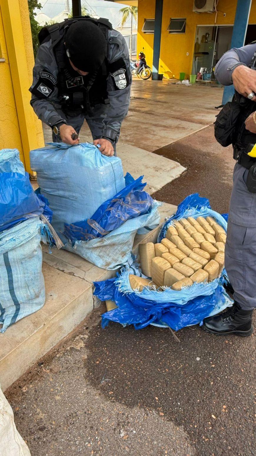 185 Tabletes de maconha são apreendidos na BR-158 em Água Boa (MT)