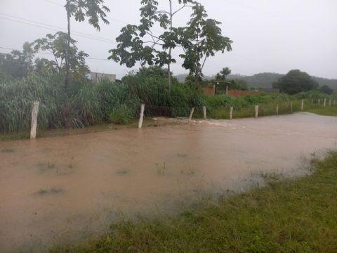 Fortes chuvas alagam regiões urbanas e rurais do Norte Araguaia e moradores ficam ilhados